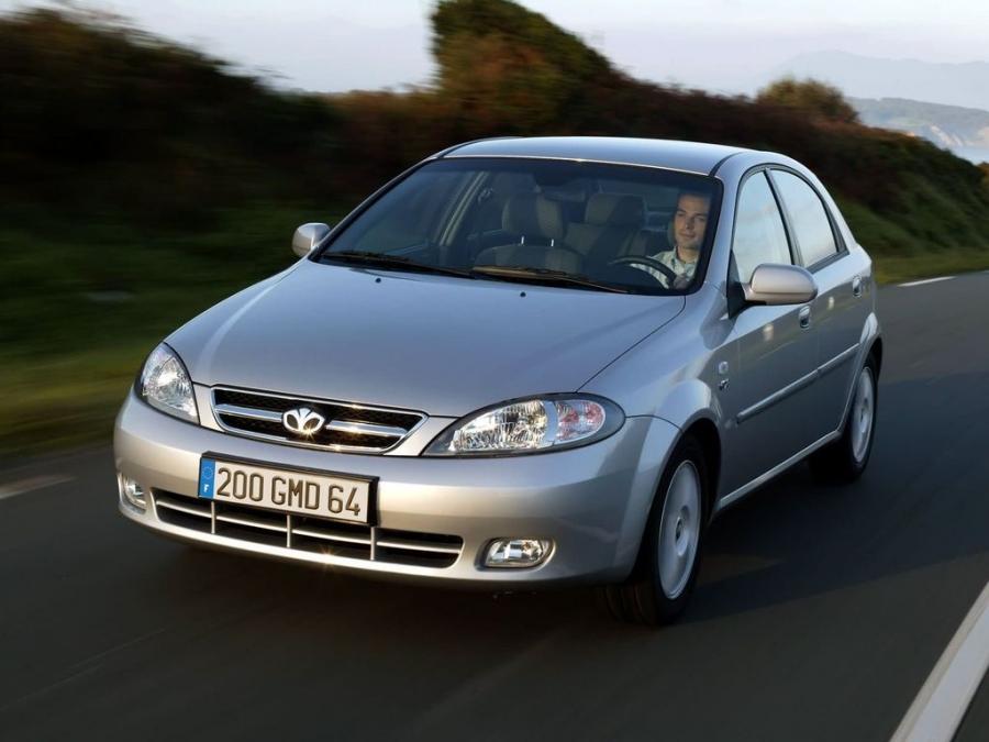  Daewoo Lacetti Hatchback CDX 2004 года  (фото 8 из 9)